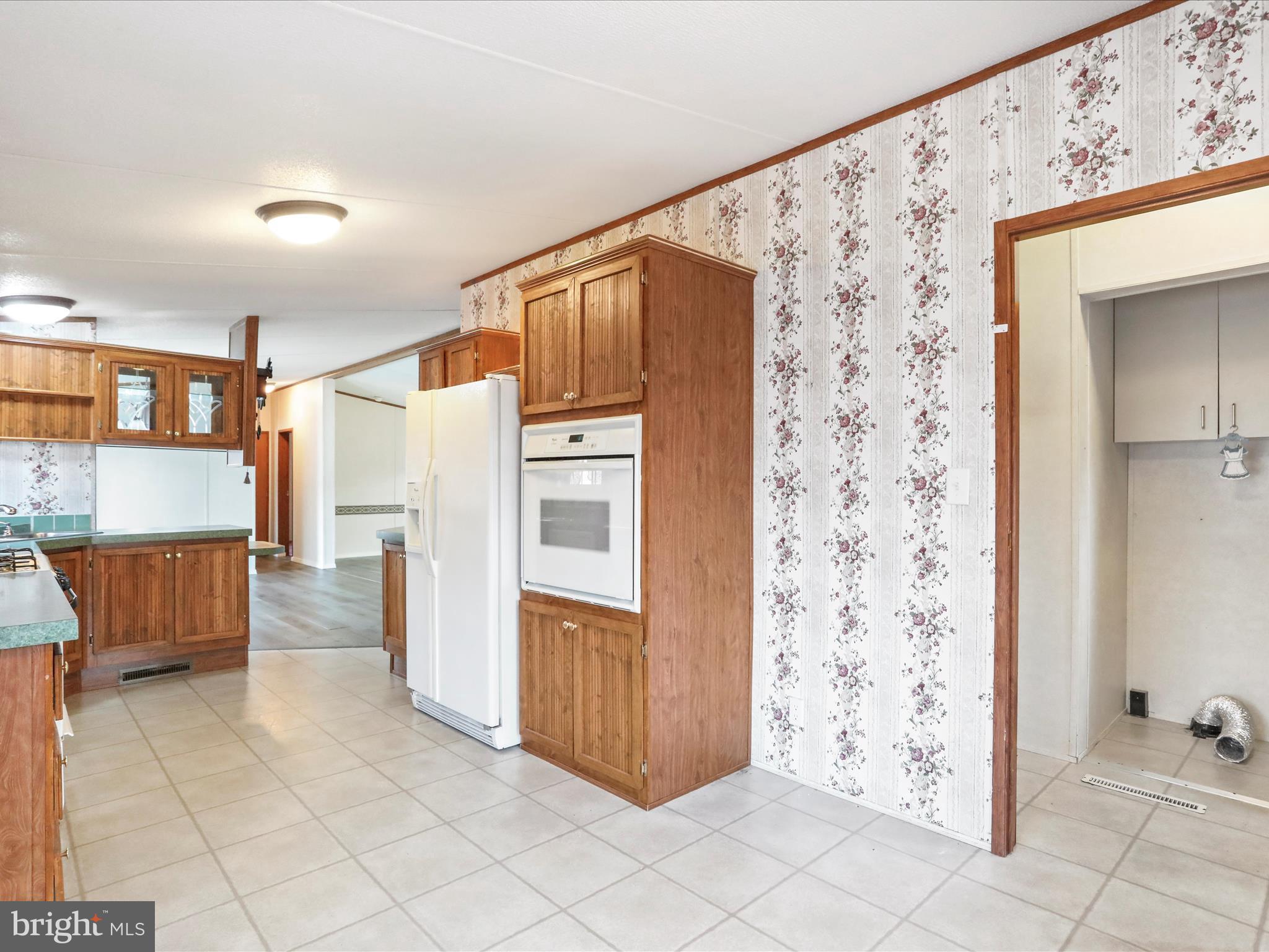 LAKESIDE VILLAGE - Residential