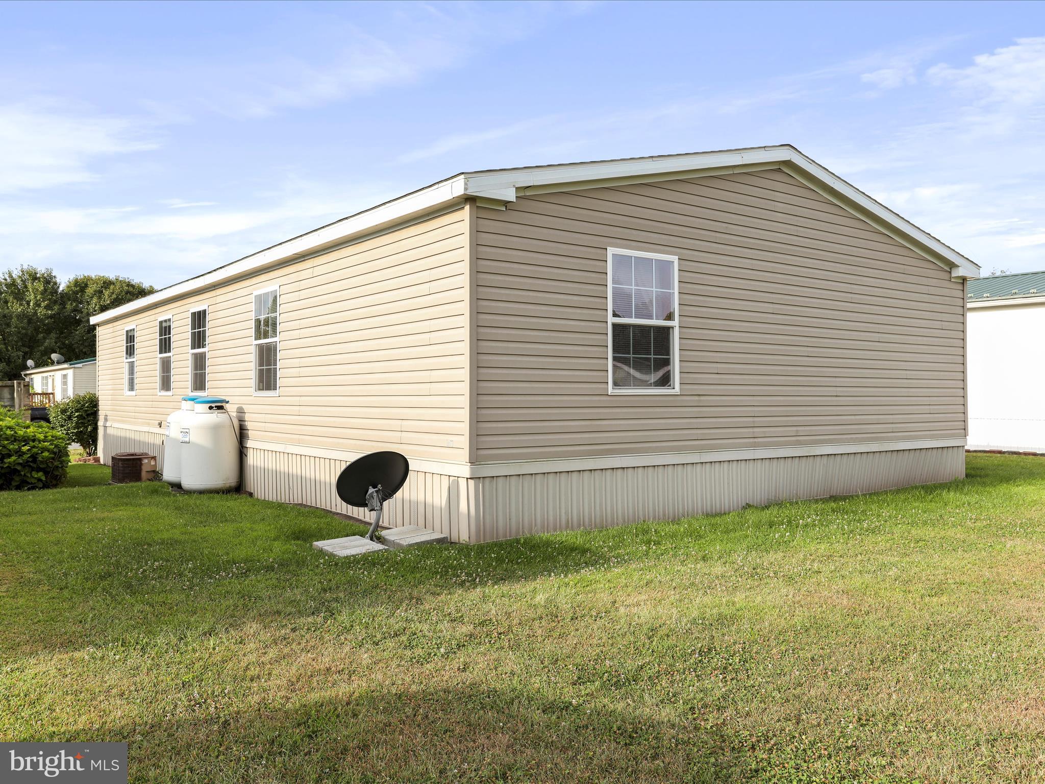 LAKESIDE VILLAGE - Residential