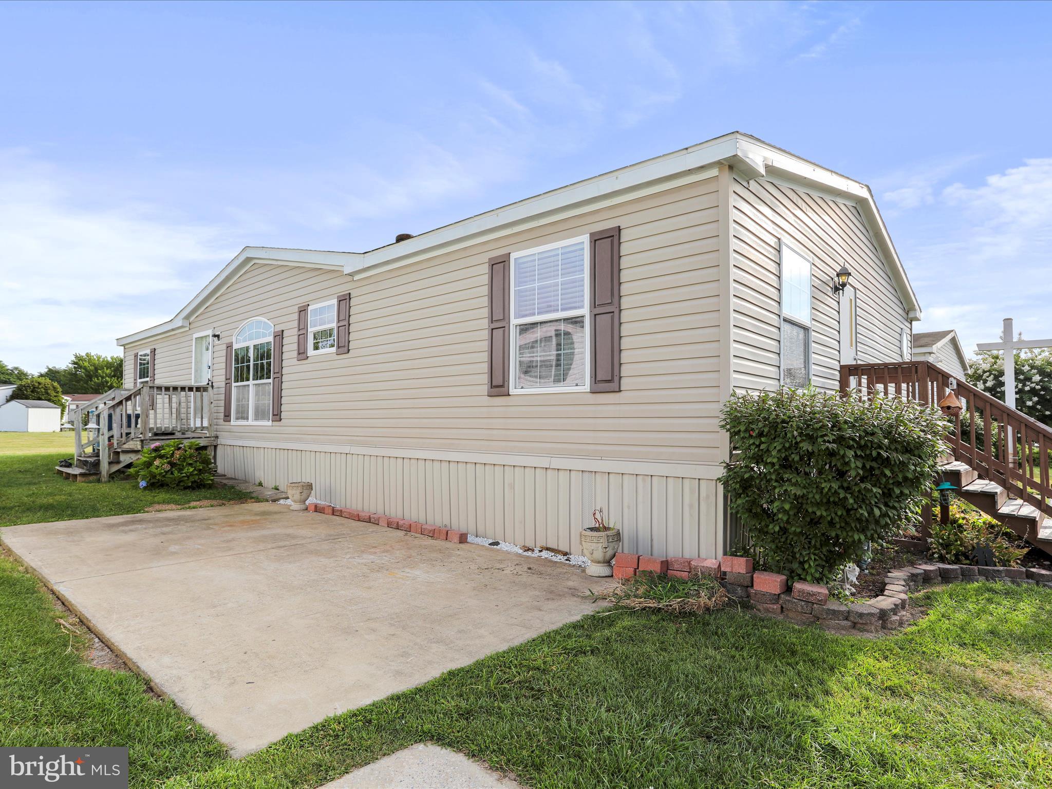 LAKESIDE VILLAGE - Residential