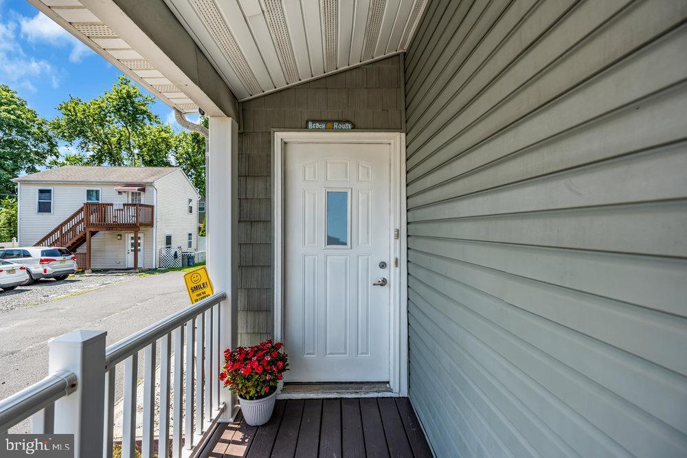 325 HAWTHORNE AVENUE