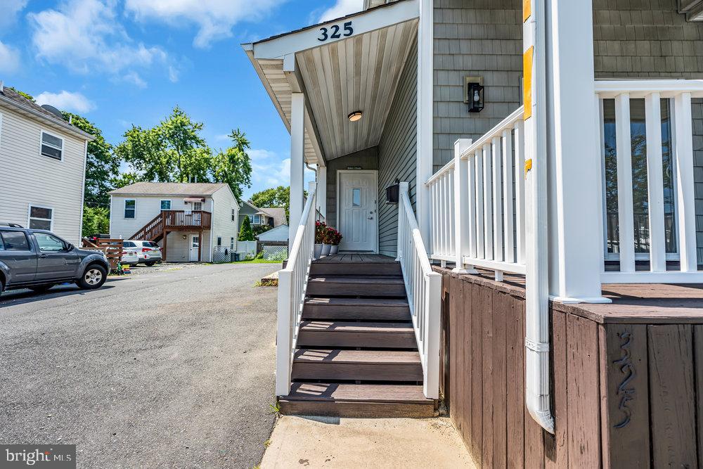 325 HAWTHORNE AVENUE