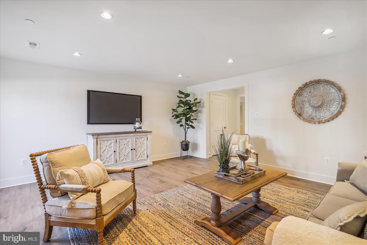 GLENBROOK VILLAGE - Residential