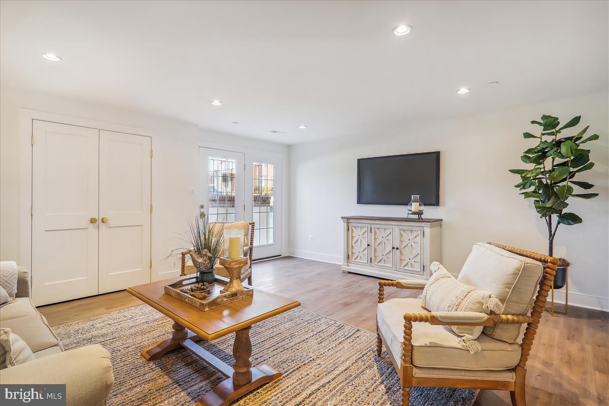 GLENBROOK VILLAGE - Residential