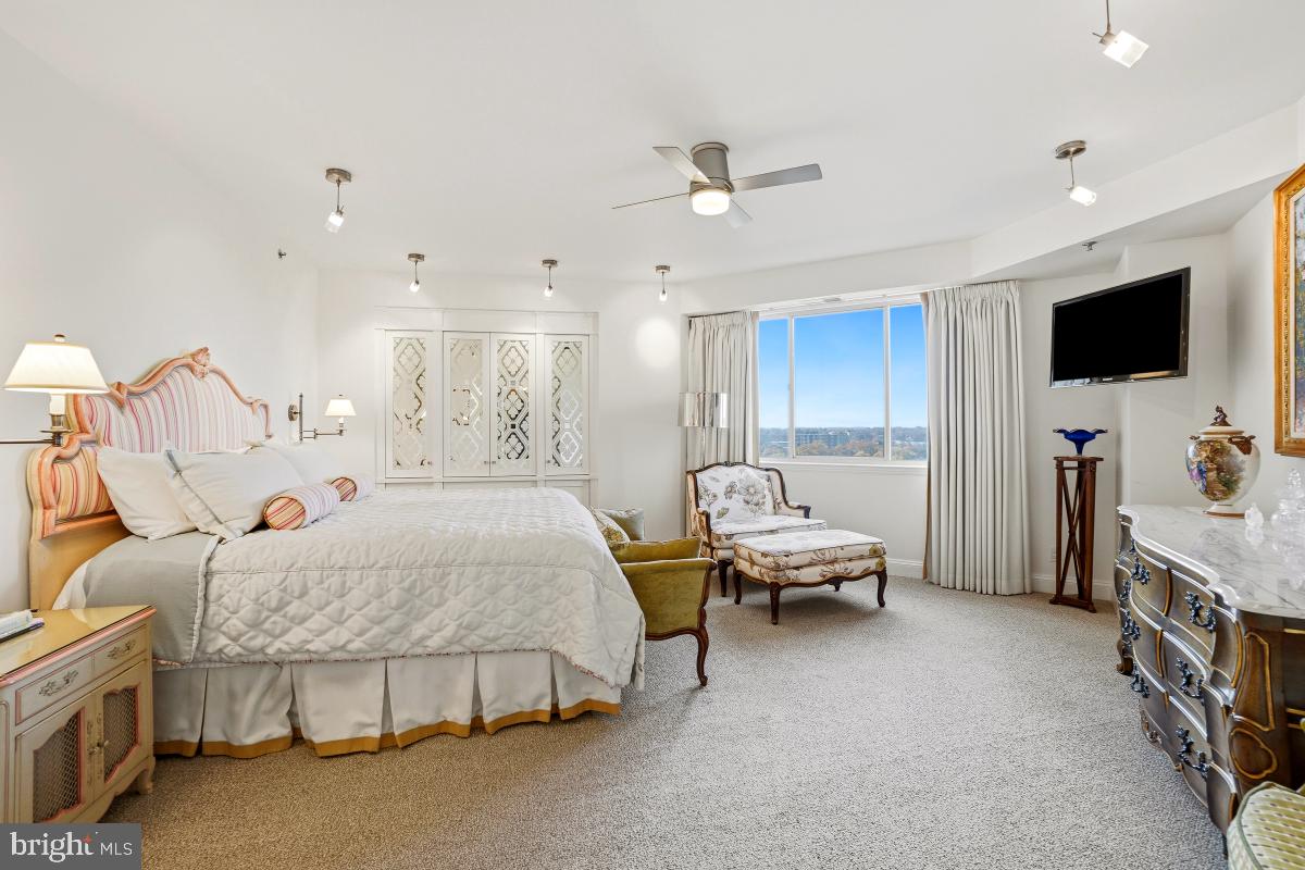 SOMERSET HOUSE - Residential