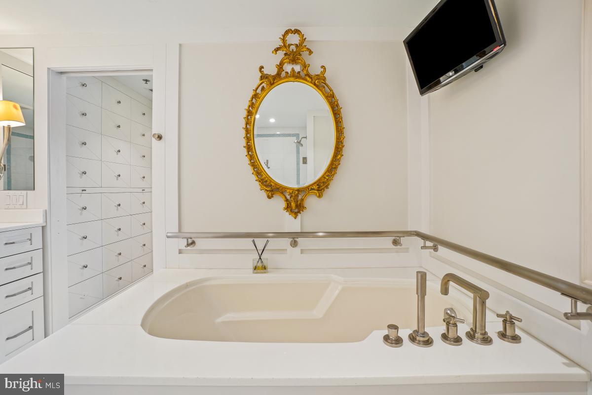 SOMERSET HOUSE - Residential