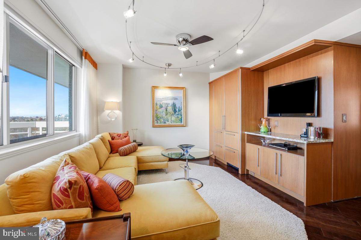 SOMERSET HOUSE - Residential