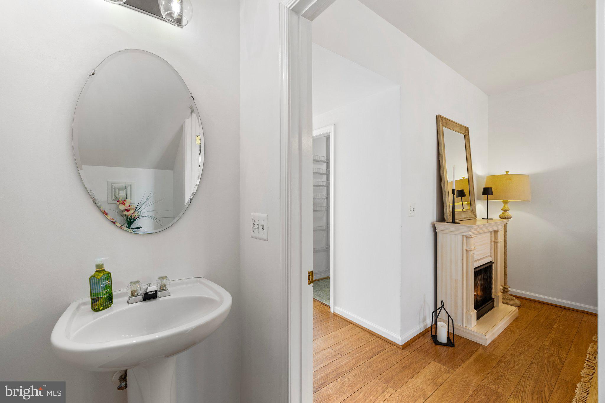 ASHBURN VILLAGE - Residential