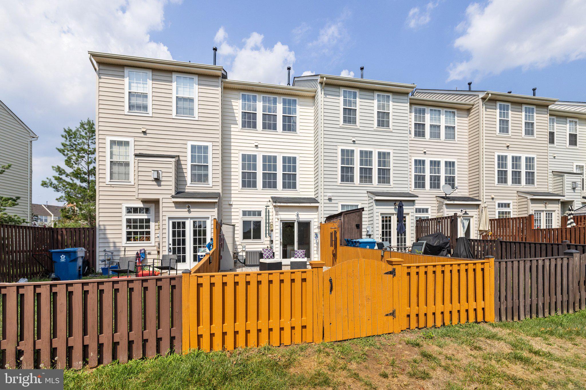 ASHBURN VILLAGE - Residential