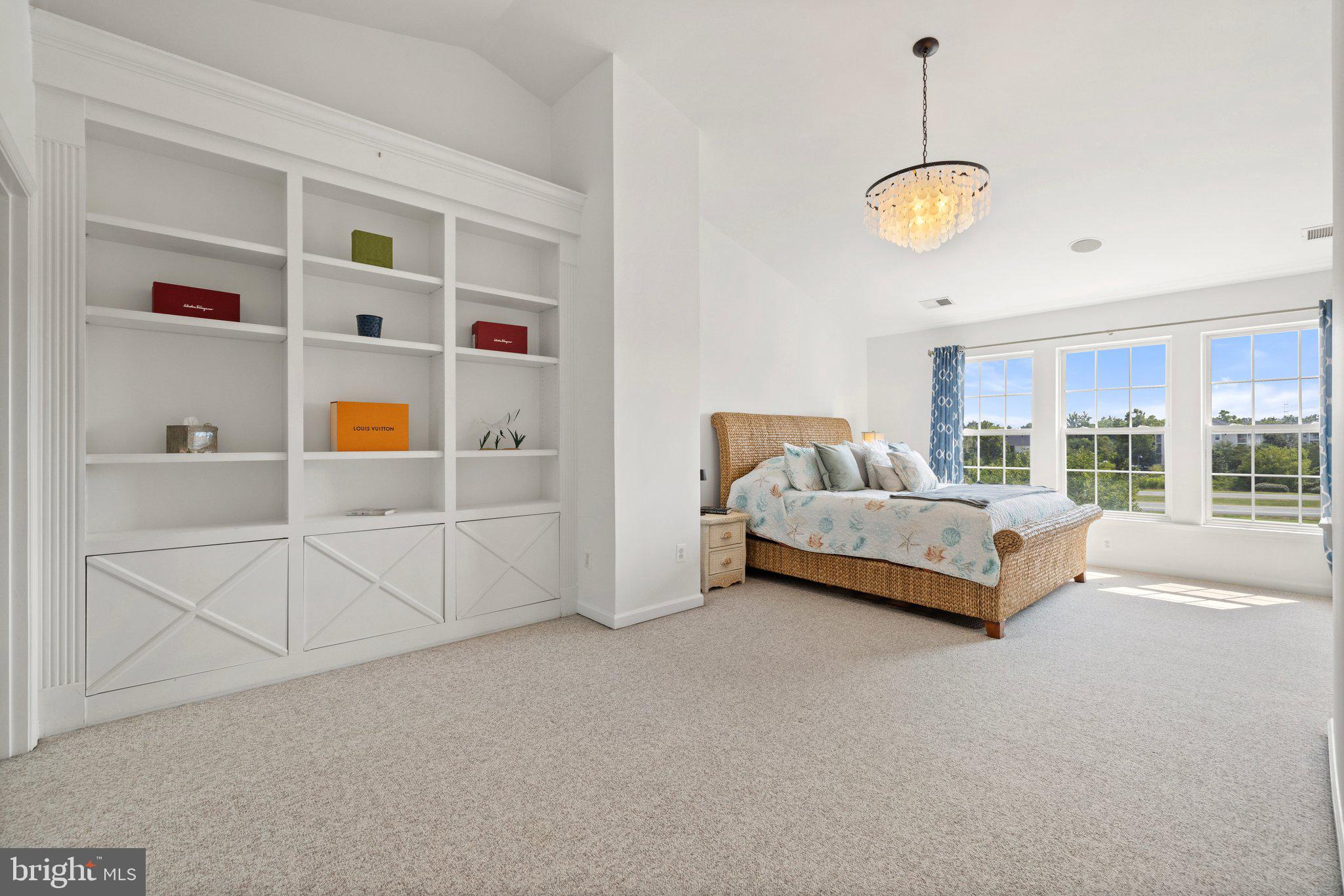 ASHBURN VILLAGE - Residential