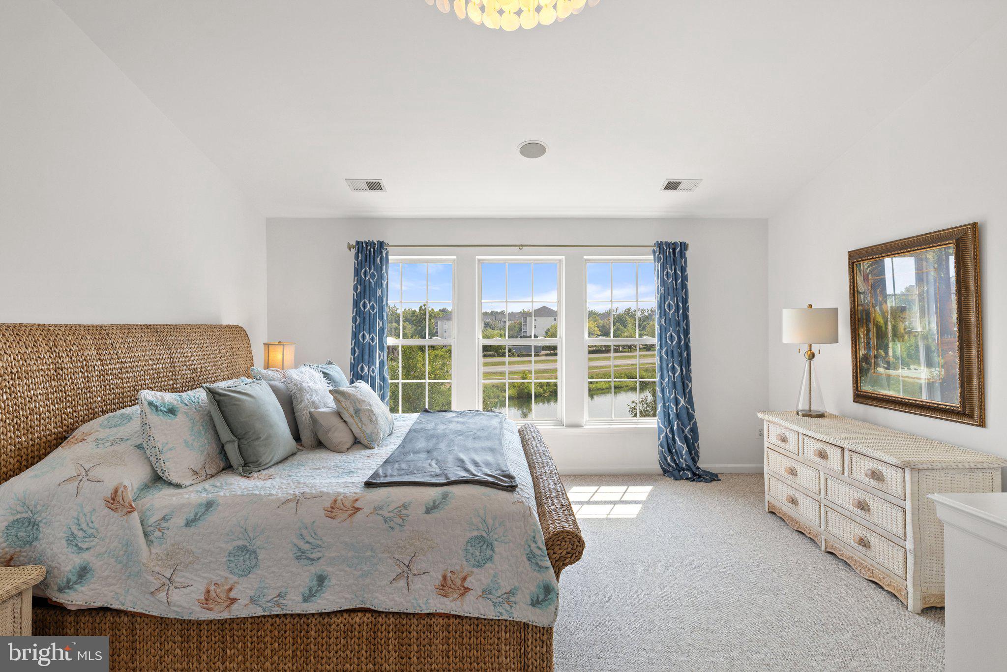 ASHBURN VILLAGE - Residential