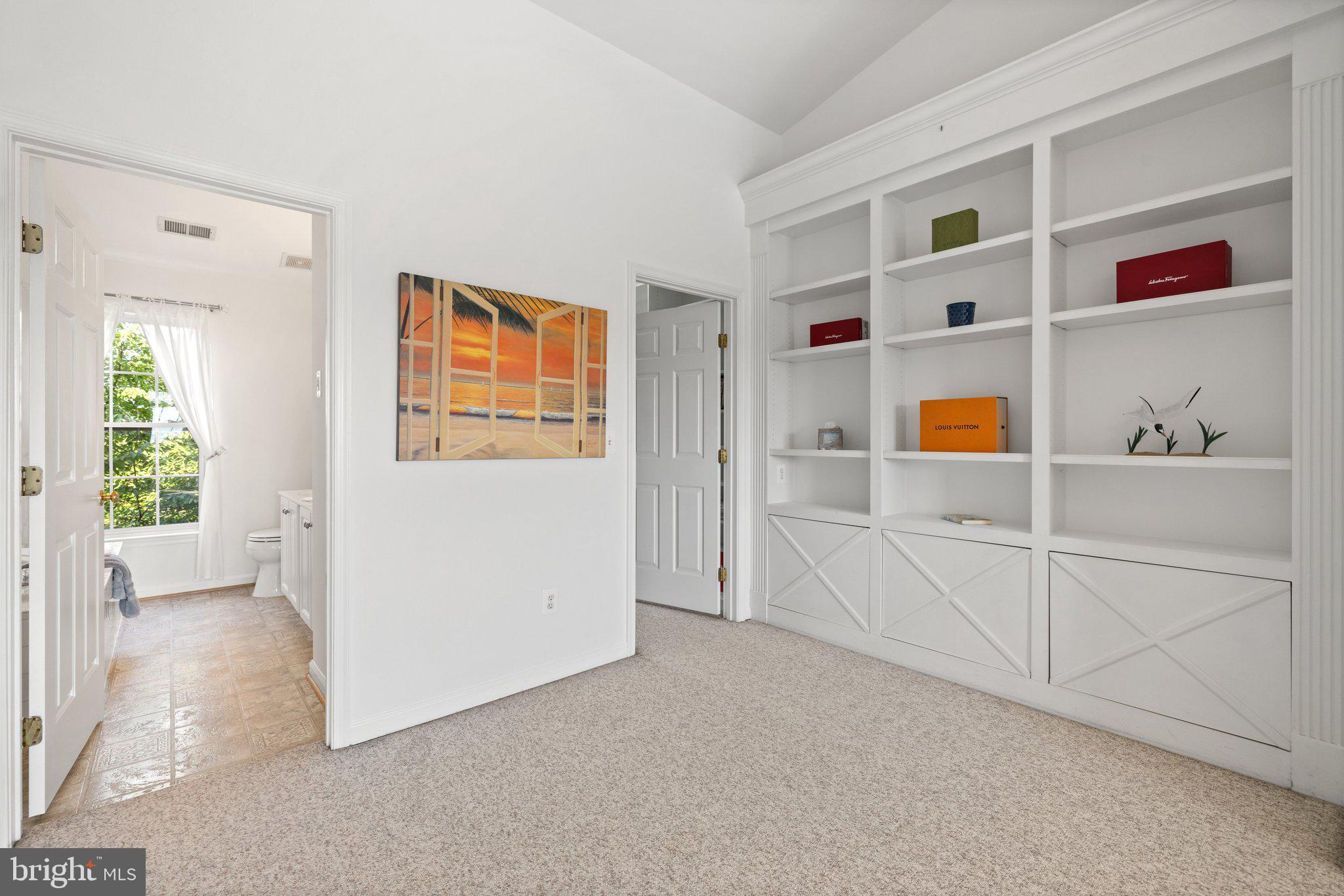 ASHBURN VILLAGE - Residential