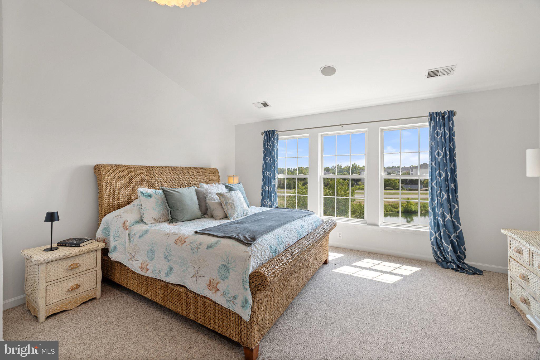 ASHBURN VILLAGE - Residential