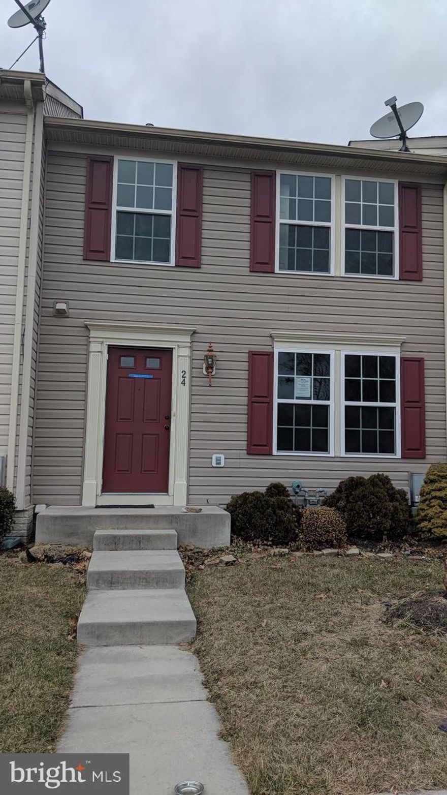 attention appraisers and agents the reported sales price does not include a $ 5500,00 assignment fee and non customary closing costs paid by the buyer in the amount of $3000.00