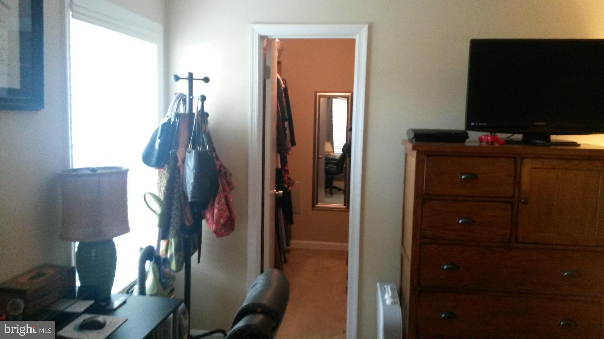 FOUR WINDS AT OAKTON - Residential Lease