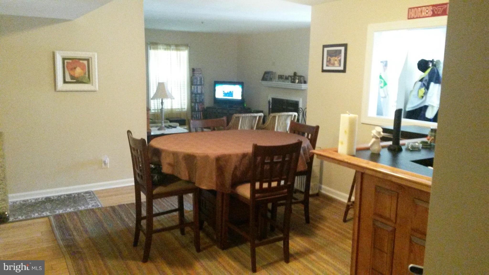 FOUR WINDS AT OAKTON - Residential Lease