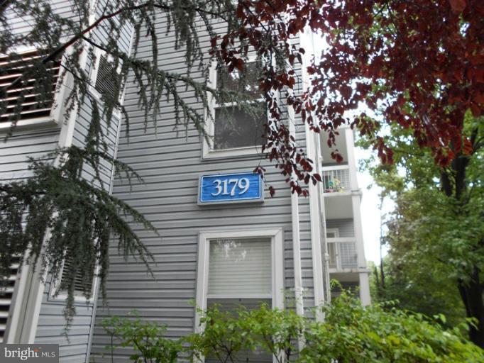 FOUR WINDS AT OAKTON - Residential Lease