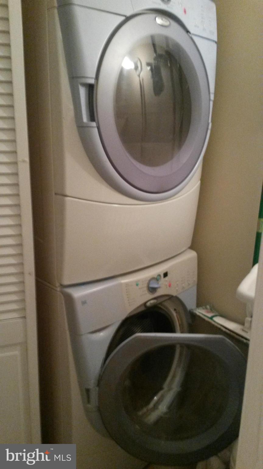 FOUR WINDS AT OAKTON - Residential Lease