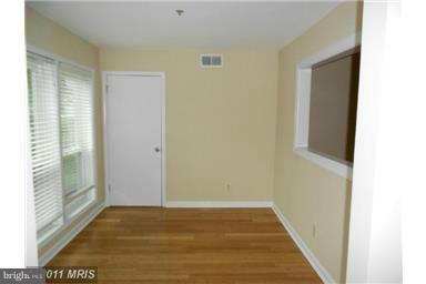 FOUR WINDS AT OAKTON - Residential Lease