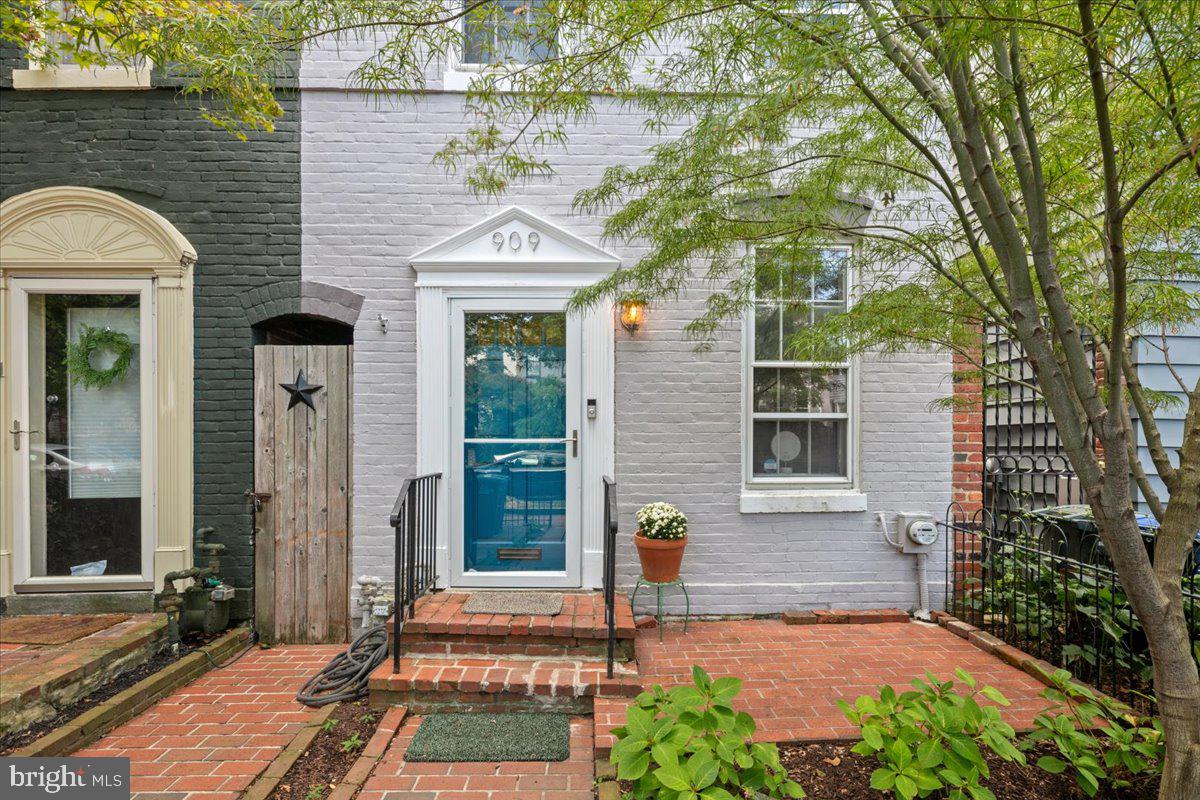 909 G STREET SE