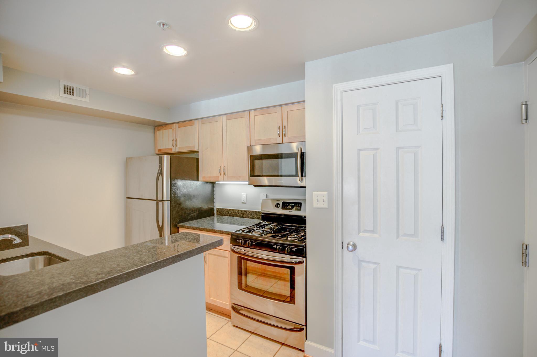 GATEHOUSE CONDOMINIUM - Residential Lease