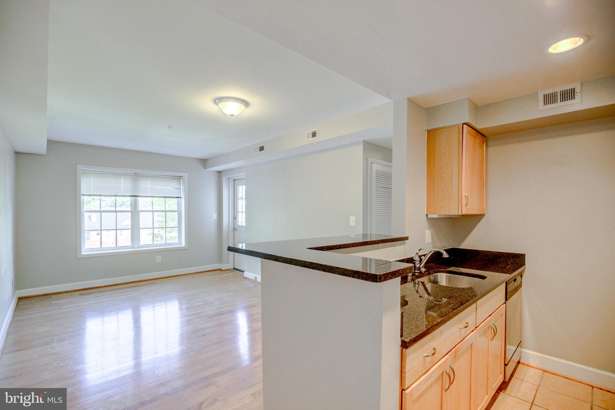 GATEHOUSE CONDOMINIUM - Residential Lease