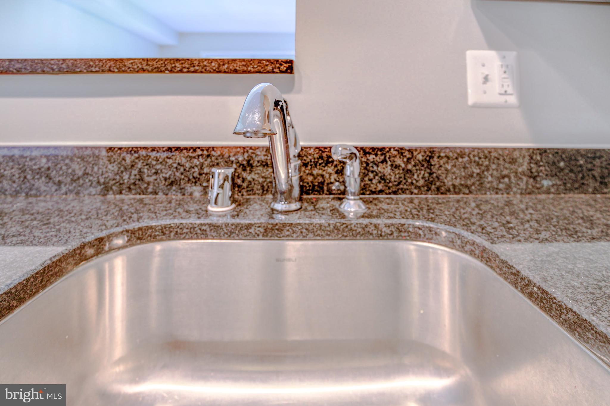 GATEHOUSE CONDOMINIUM - Residential Lease