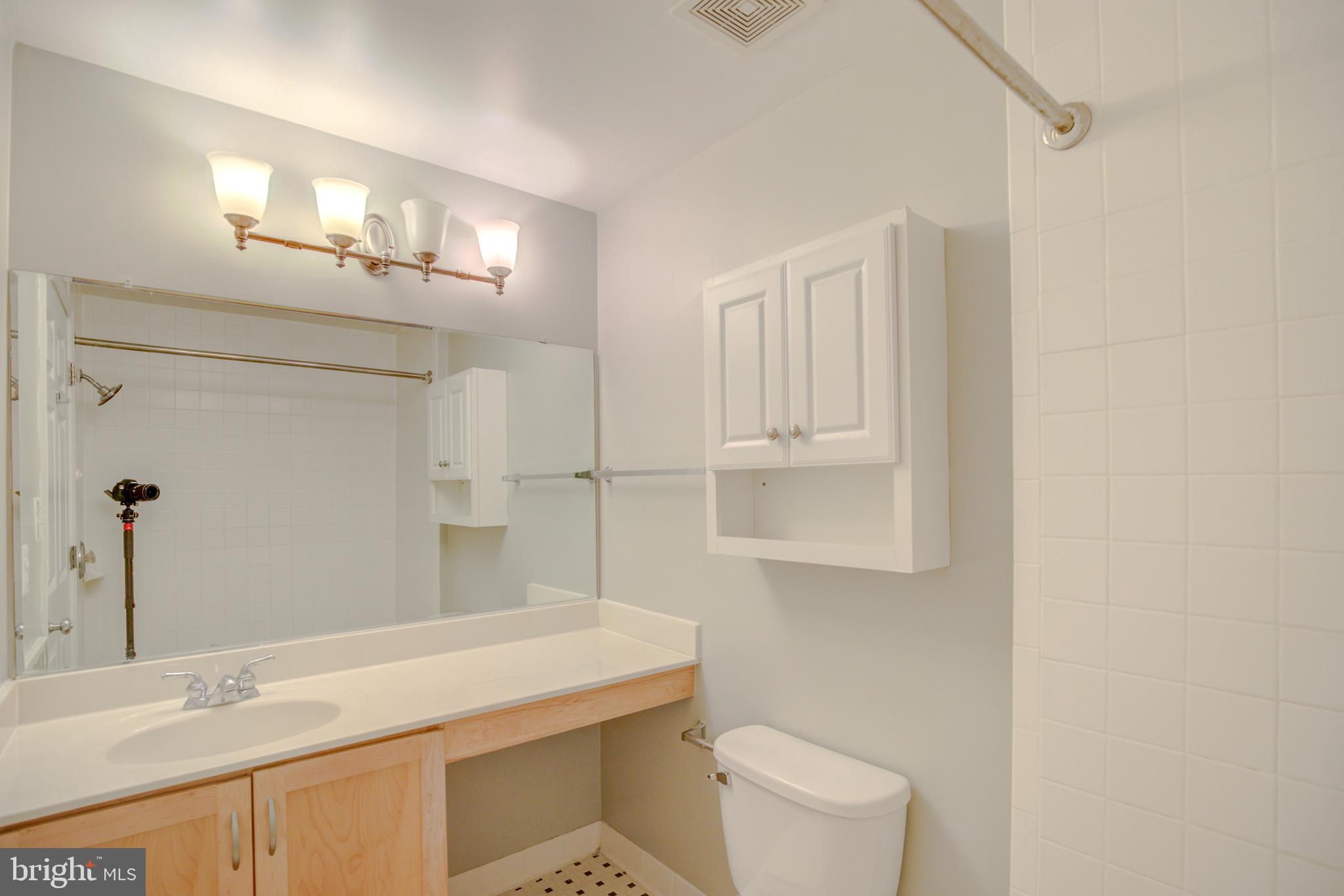 GATEHOUSE CONDOMINIUM - Residential Lease