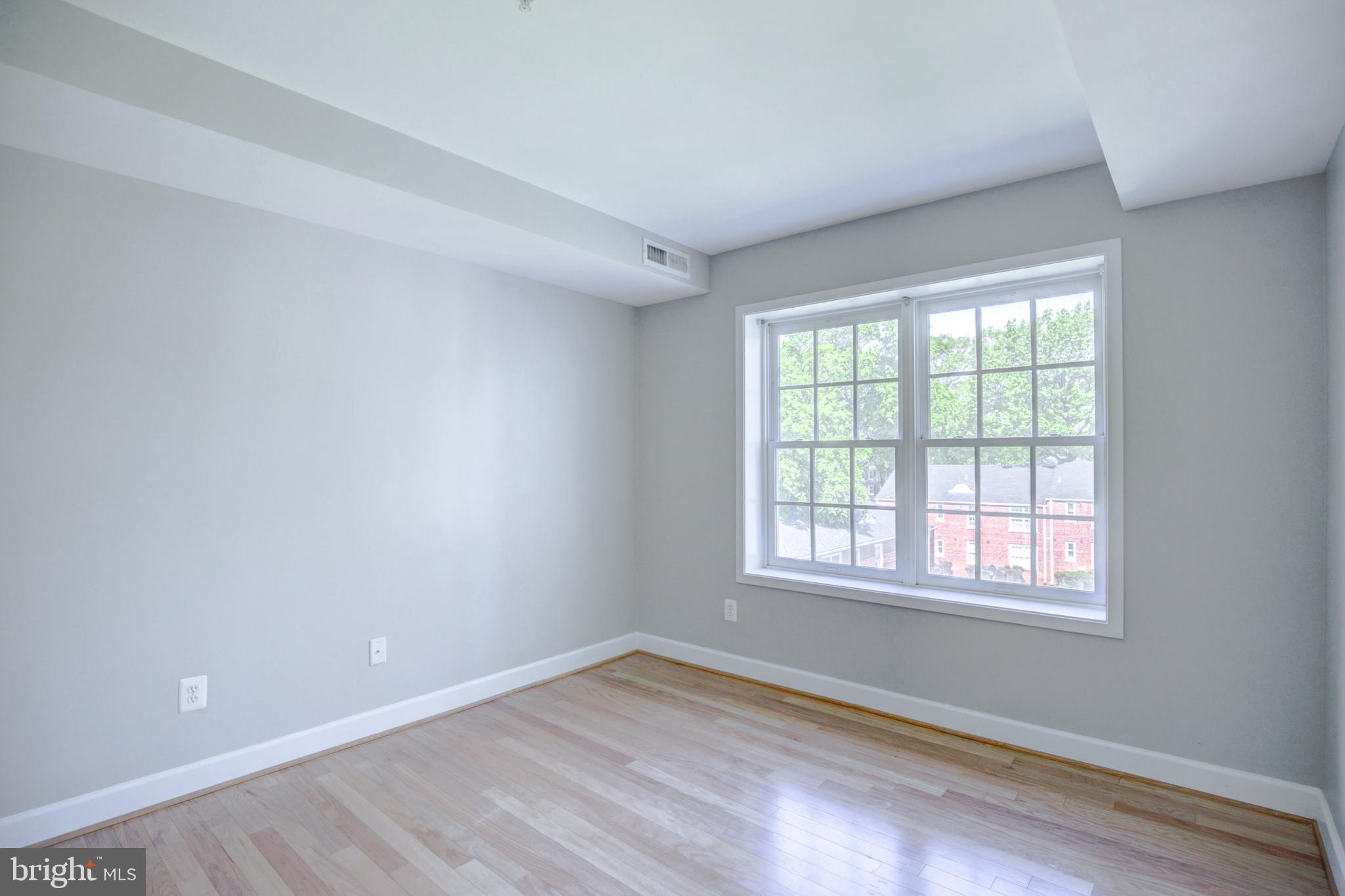 GATEHOUSE CONDOMINIUM - Residential Lease