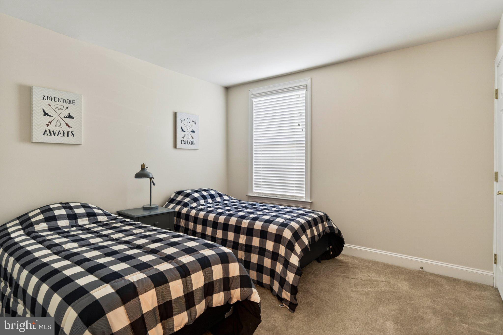 KNOB HILL FARMS - Residential