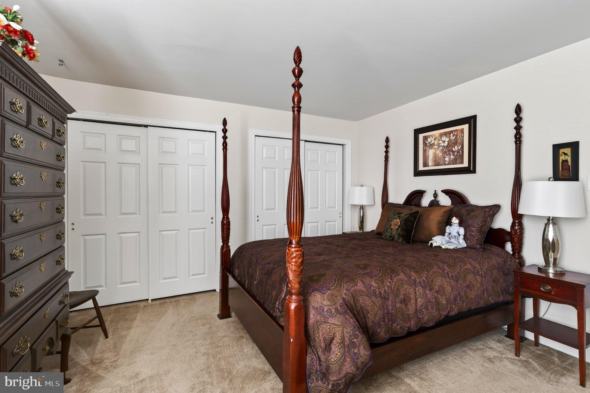 KNOB HILL FARMS - Residential