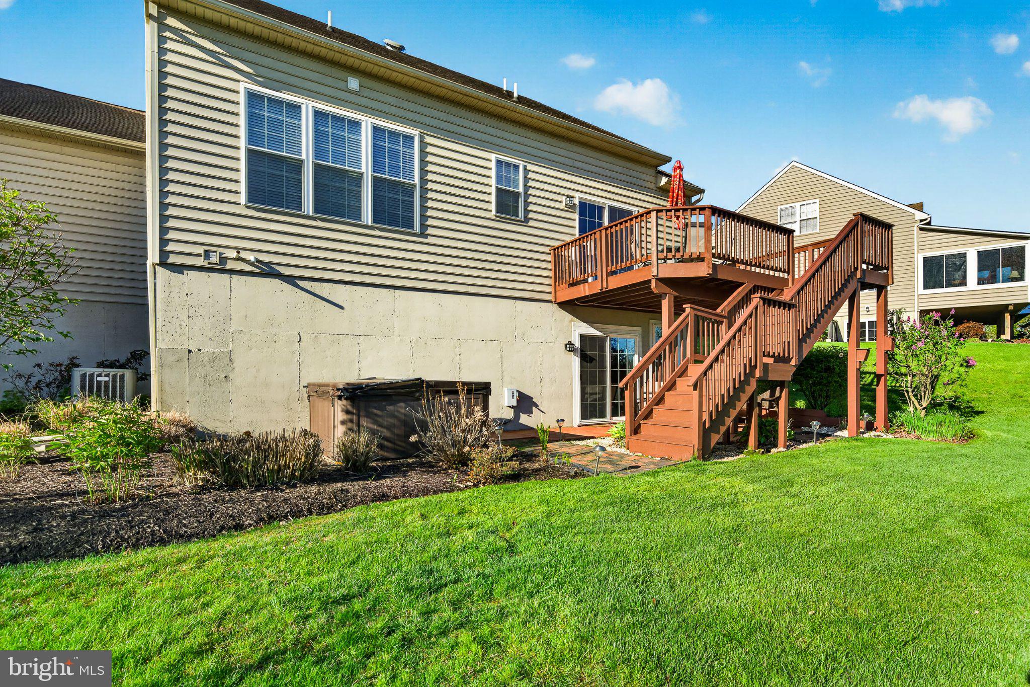 KNOB HILL FARMS - Residential
