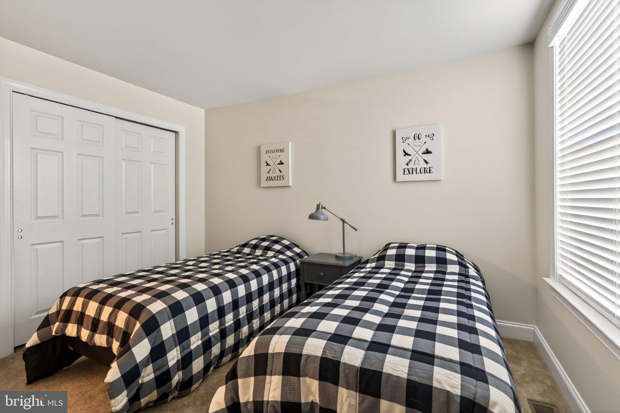 KNOB HILL FARMS - Residential