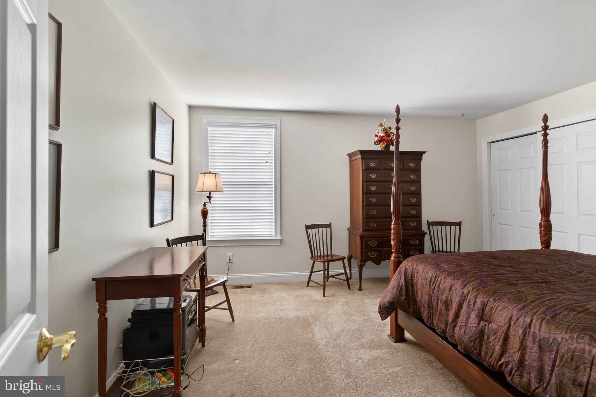 KNOB HILL FARMS - Residential