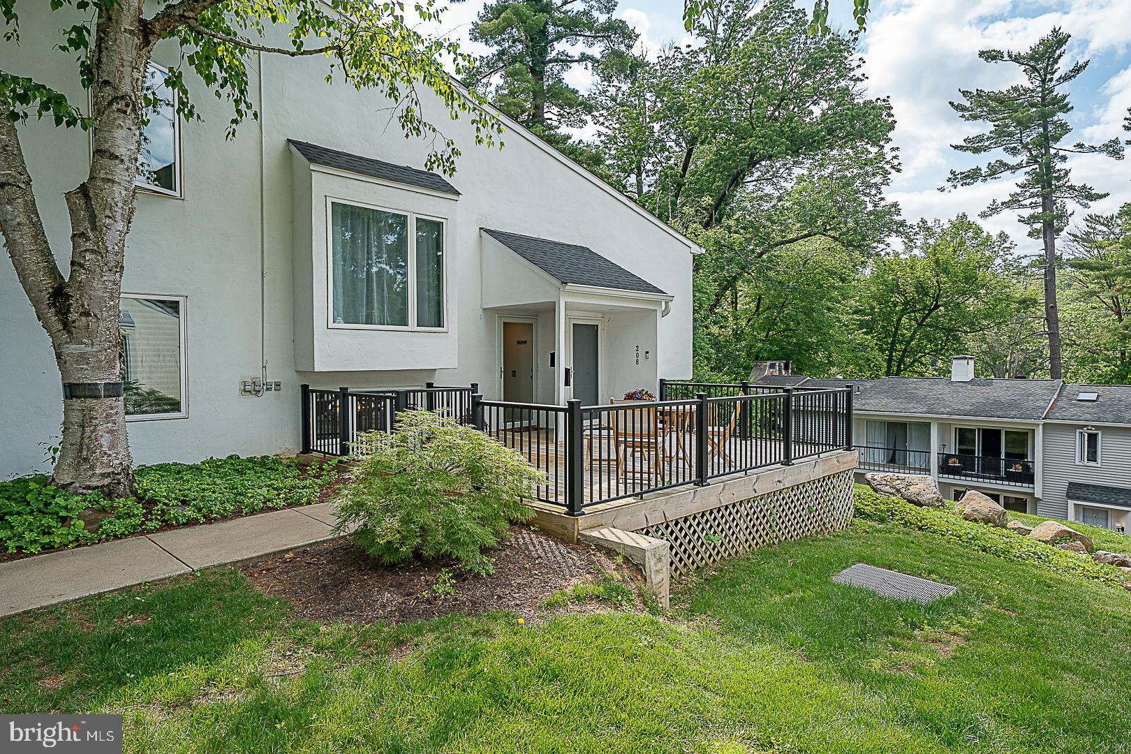 209 E CHELSEA CIRCLE