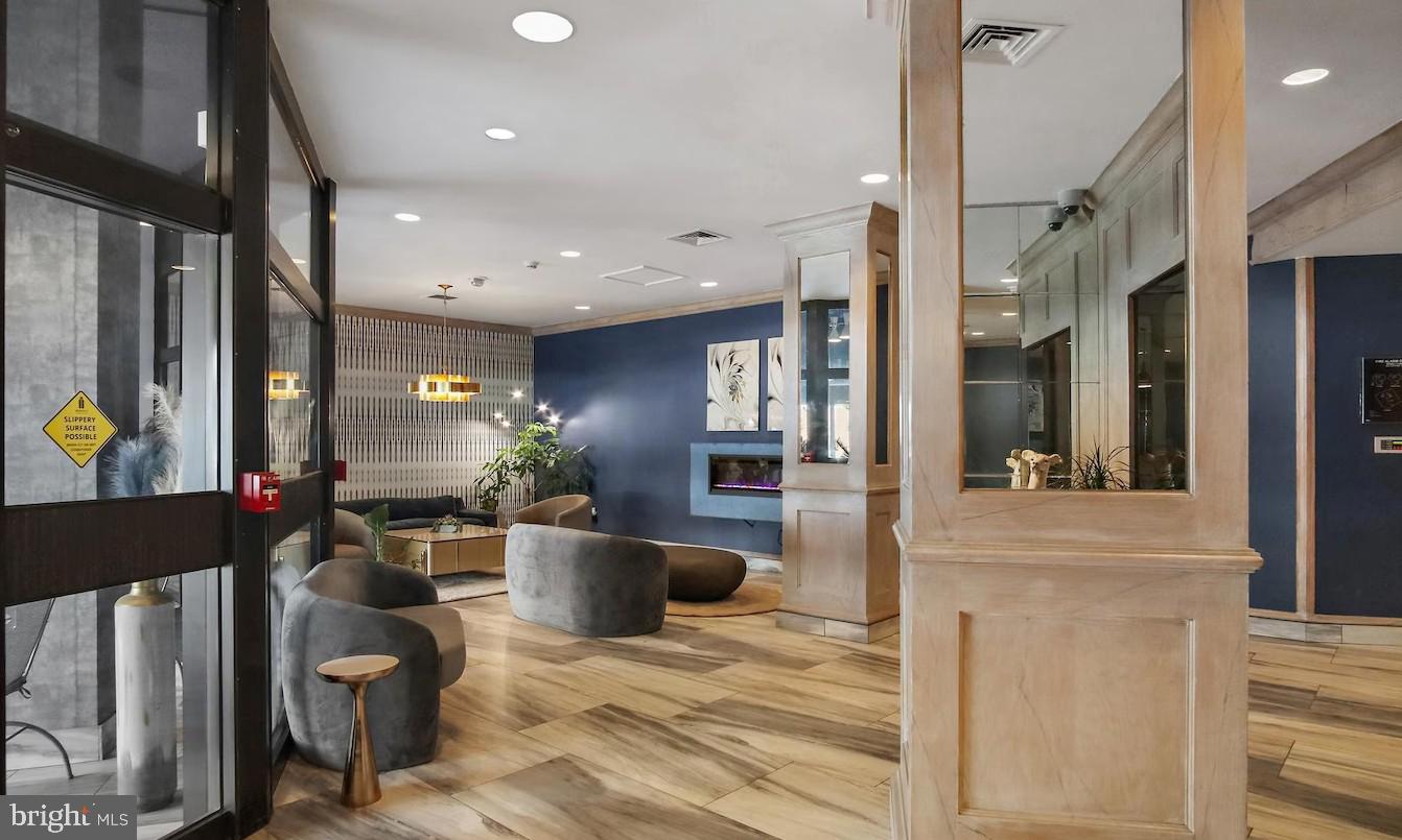 RIDGELY TOWSON CENTER - Residential