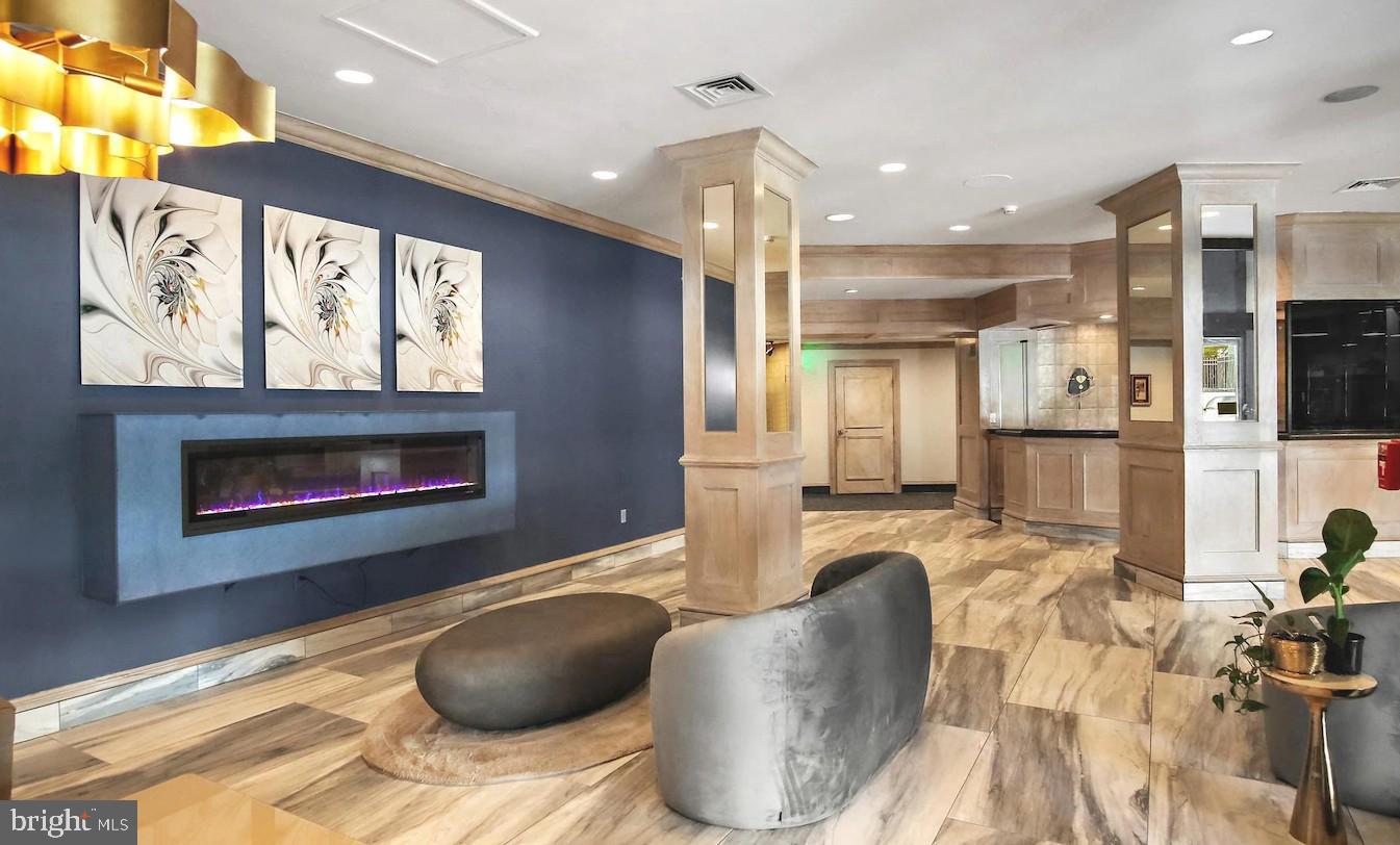 RIDGELY TOWSON CENTER - Residential