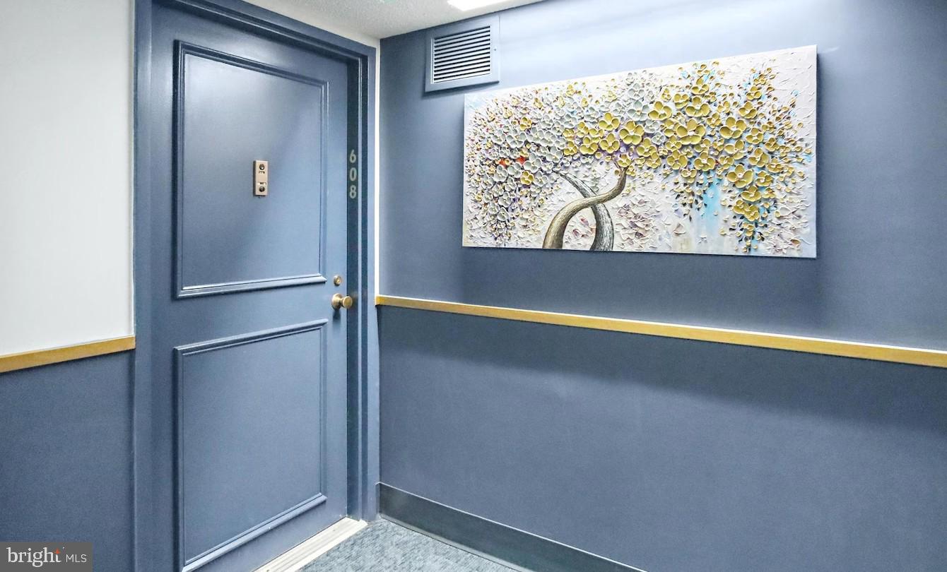 RIDGELY TOWSON CENTER - Residential