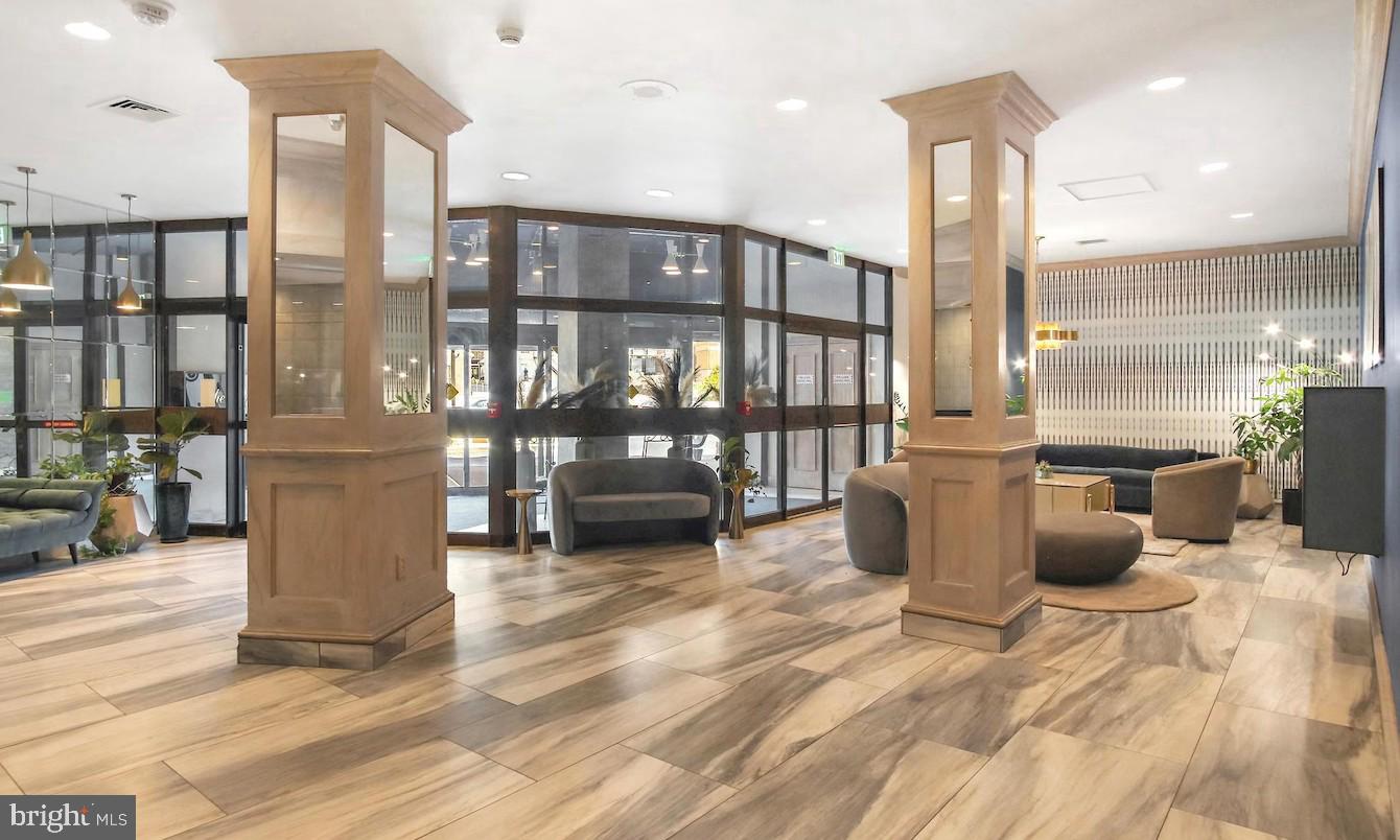 RIDGELY TOWSON CENTER - Residential