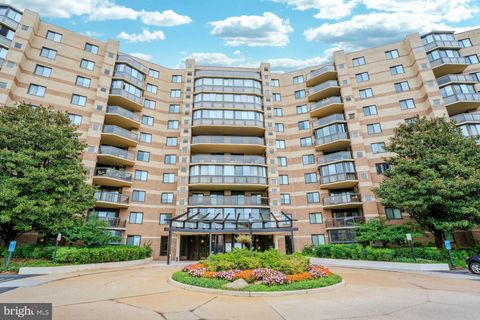 Photo of 8340 Greensboro Drive #225, MCLEAN, VA 22102 (MLS # VAFX2330334)