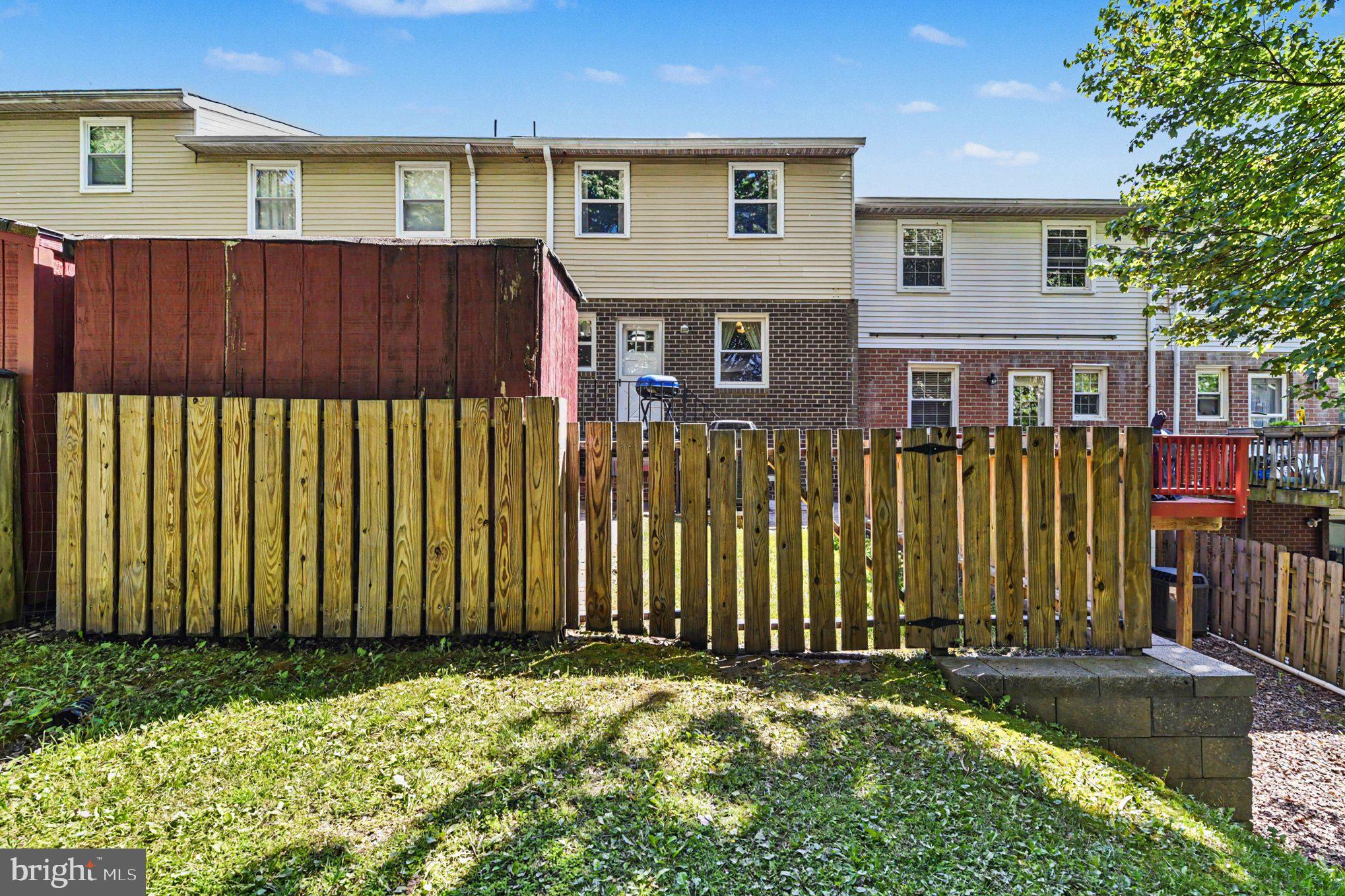 DOUBLE ROCK TOWNHOUSES - Residential