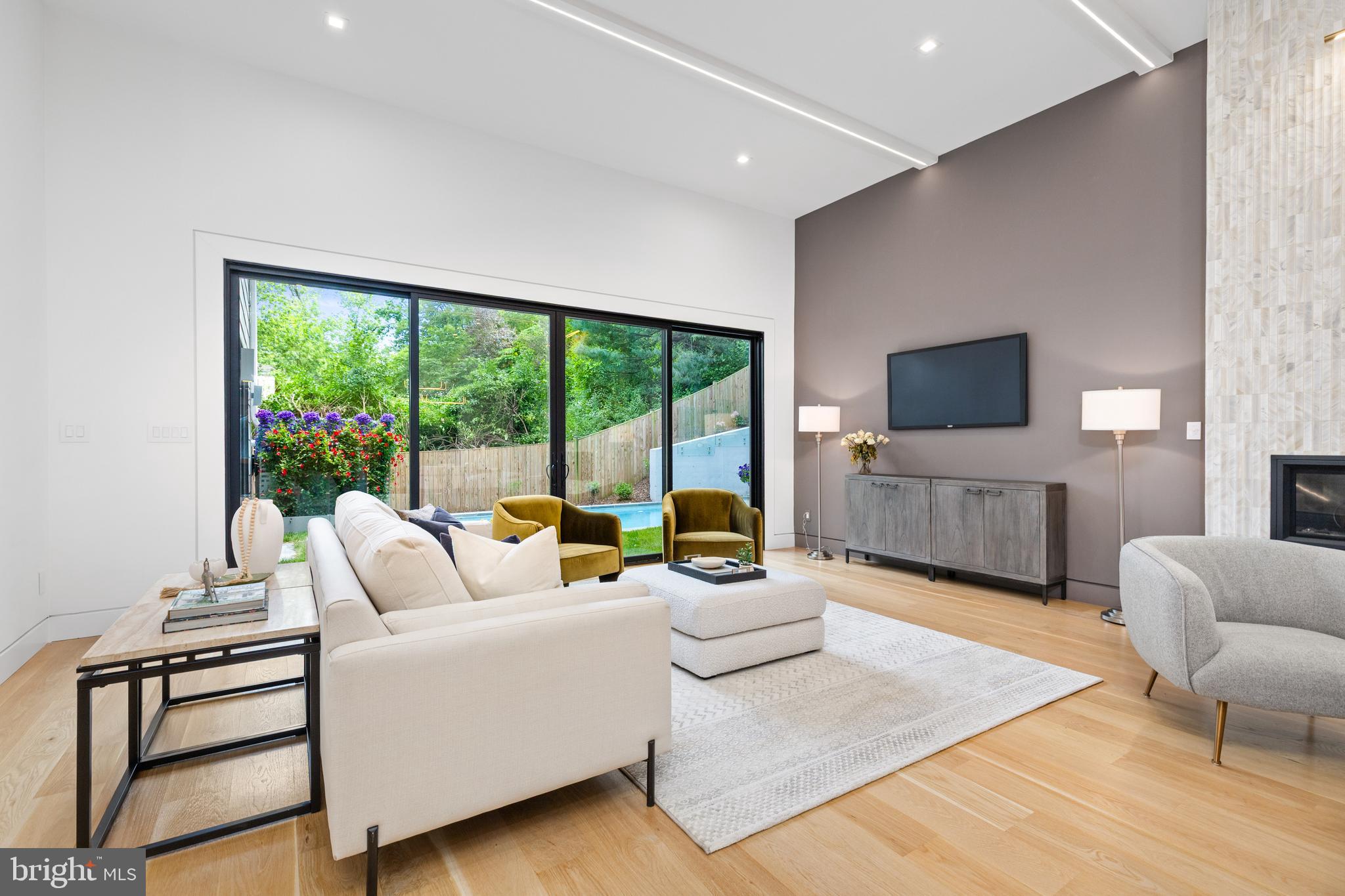 BROYHILL FOREST - Residential