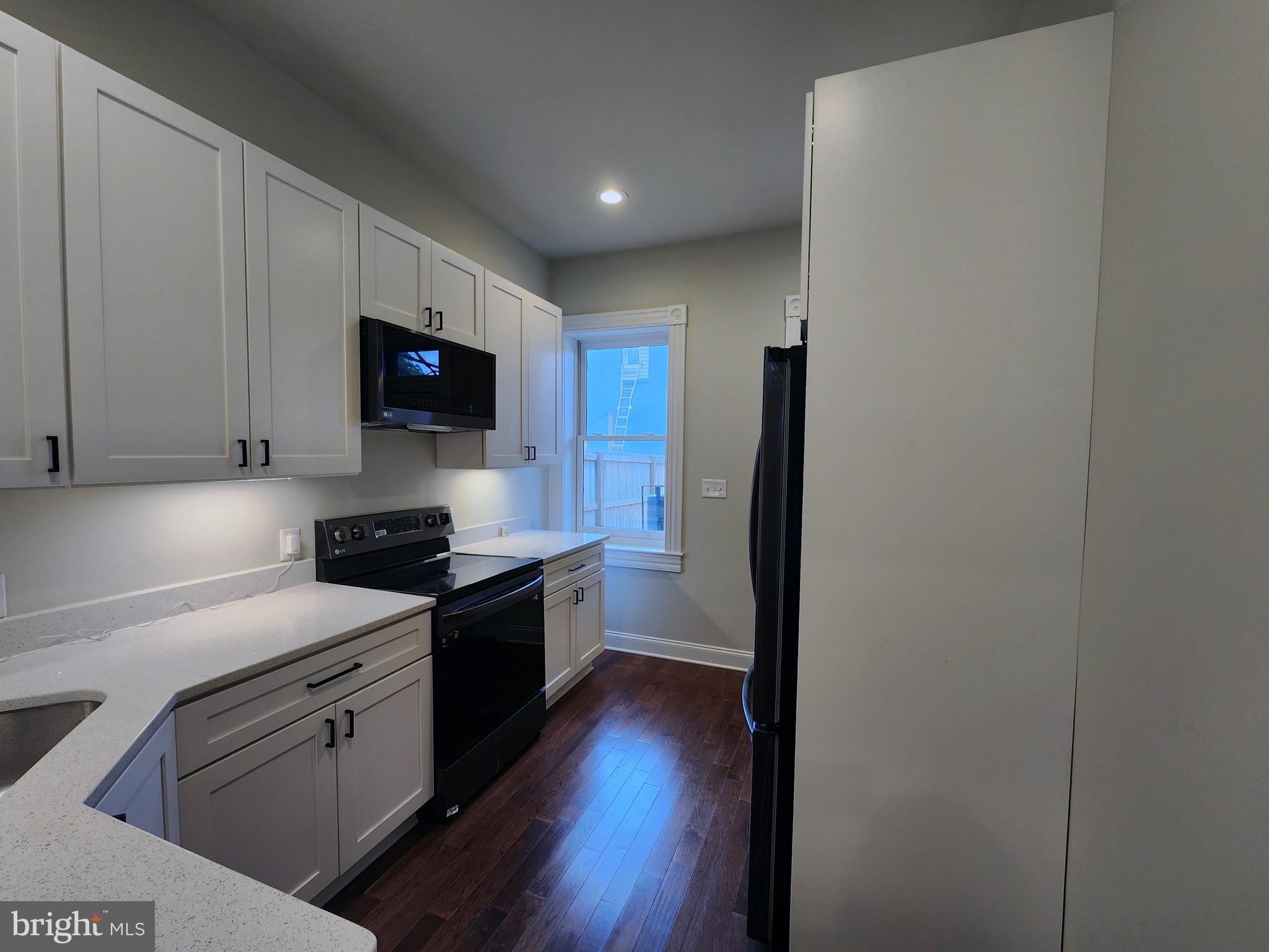 BROADWAY EAST - Residential