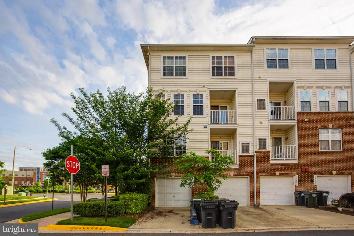 MARKET CENTER CONDOMINIUM - Residential Lease