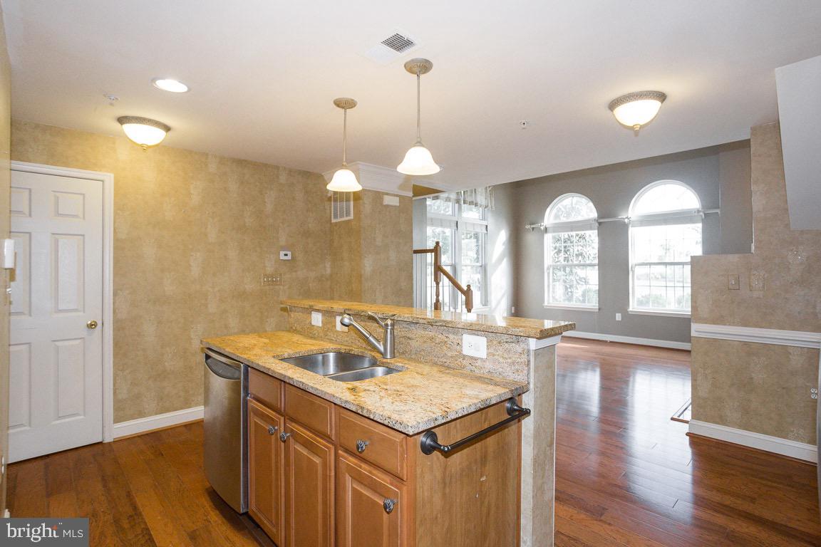 MARKET CENTER CONDOMINIUM - Residential Lease