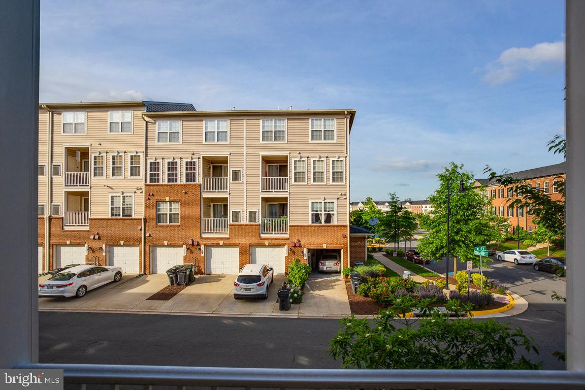 MARKET CENTER CONDOMINIUM - Residential Lease