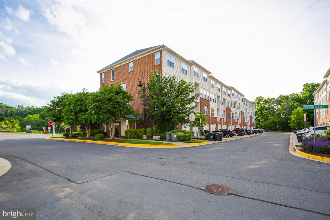 MARKET CENTER CONDOMINIUM - Residential Lease