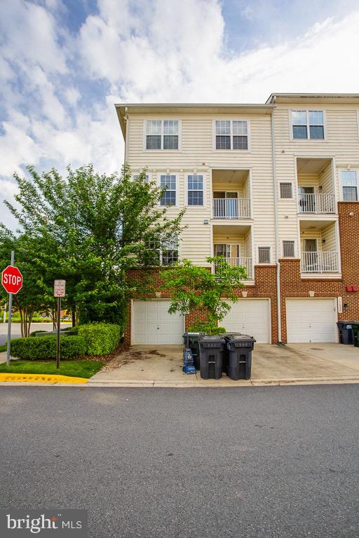 MARKET CENTER CONDOMINIUM - Residential Lease