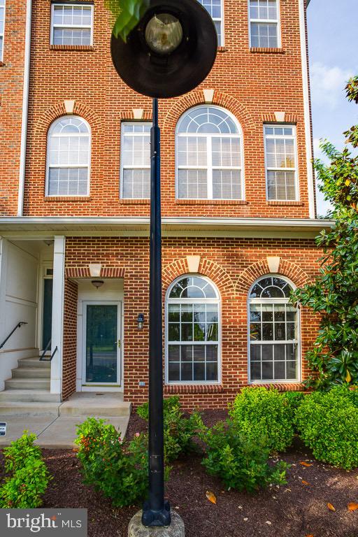 MARKET CENTER CONDOMINIUM - Residential Lease