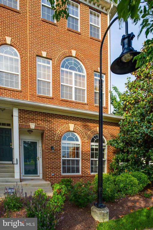 MARKET CENTER CONDOMINIUM - Residential Lease