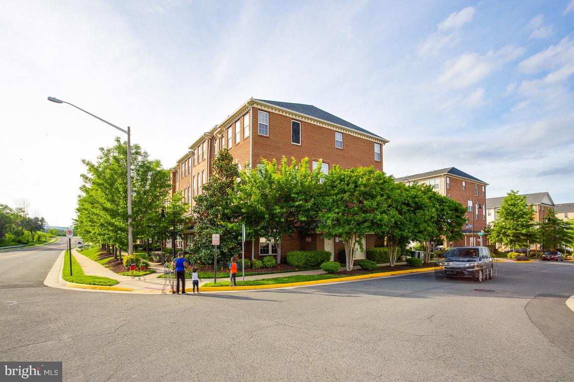 MARKET CENTER CONDOMINIUM - Residential Lease